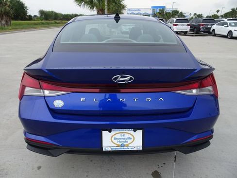 Used 2023 Hyundai Elantra SEL w/ Convenience Package FWD image 5