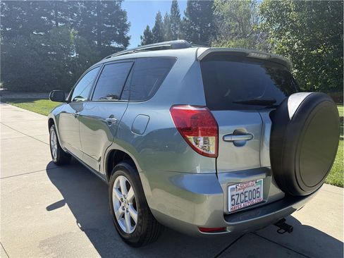 Used 2007 Toyota RAV4 Limited FWD image 3