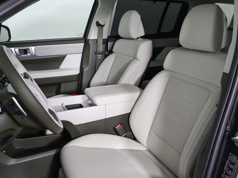 Certified 2025 Hyundai Santa Fe Calligraphy image 31