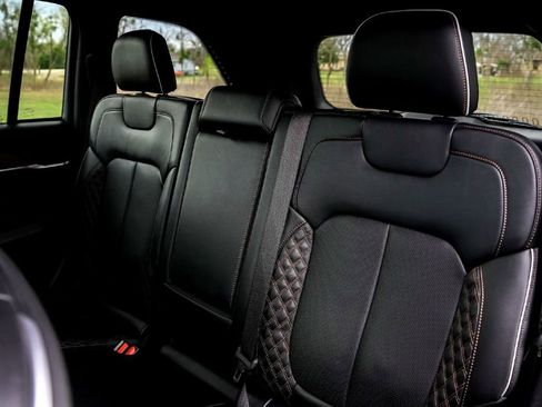 Used 2022 Jeep Grand Cherokee Summit image 33