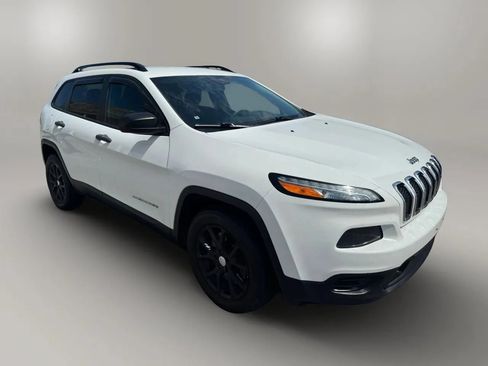Used 2016 Jeep Cherokee Sport FWD image 6