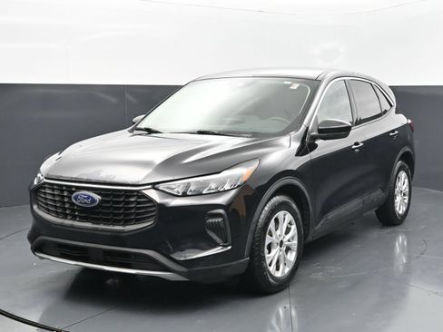 Used 2024 Ford Escape Active w/ Cold Weather Package FWD image 1