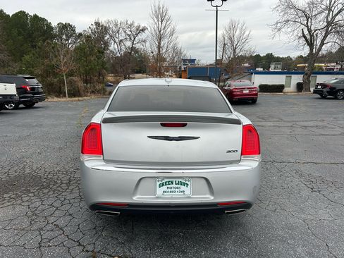 Used 2020 Chrysler 300 Limited image 3
