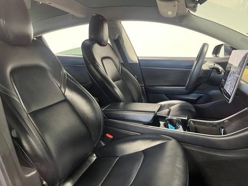 Used 2020 Tesla Model 3 Standard Range Plus RWD image 9