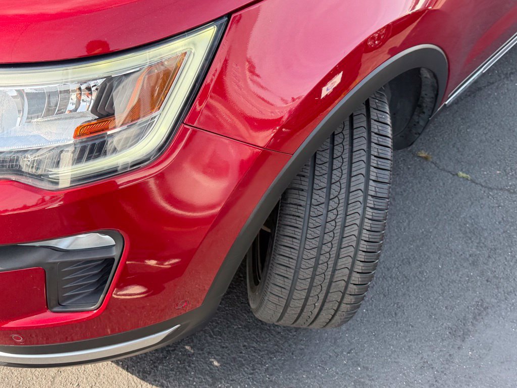 Used 2018 Ford Explorer Platinum AWD/4WD image 2