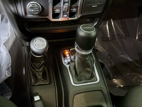Used 2021 Jeep Gladiator Sport AWD/4WD image 8