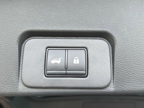 Used 2023 Nissan Rogue SV image 14