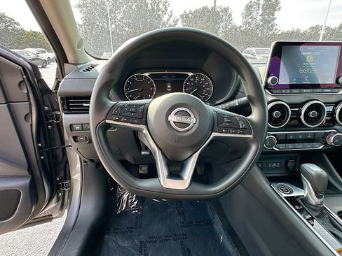 Used 2025 Nissan Sentra SV FWD image 15