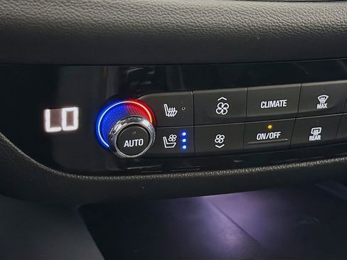 Used 2024 Buick Enclave Premium image 24