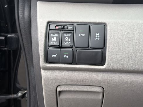 Used 2014 Honda Odyssey Touring Elite image 18