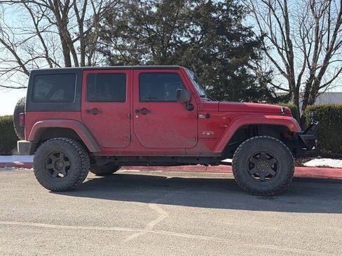 Used 2017 Jeep Wrangler Unlimited Sahara w/ Connectivity Group image 2