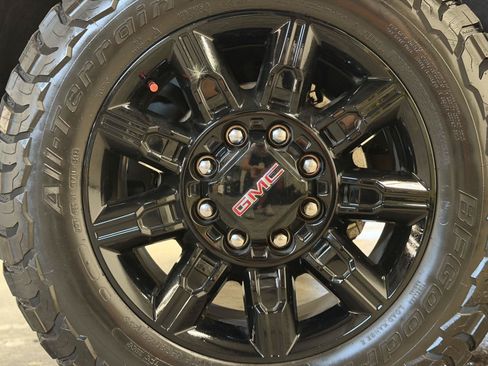 Used 2024 GMC Sierra 2500 AT4 w/ AT4 Preferred Package AWD/4WD image 8