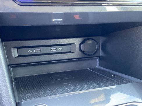 Used 2022 Volkswagen Tiguan SE image 25