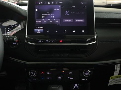 New 2026 Jeep Compass Latitude image 23