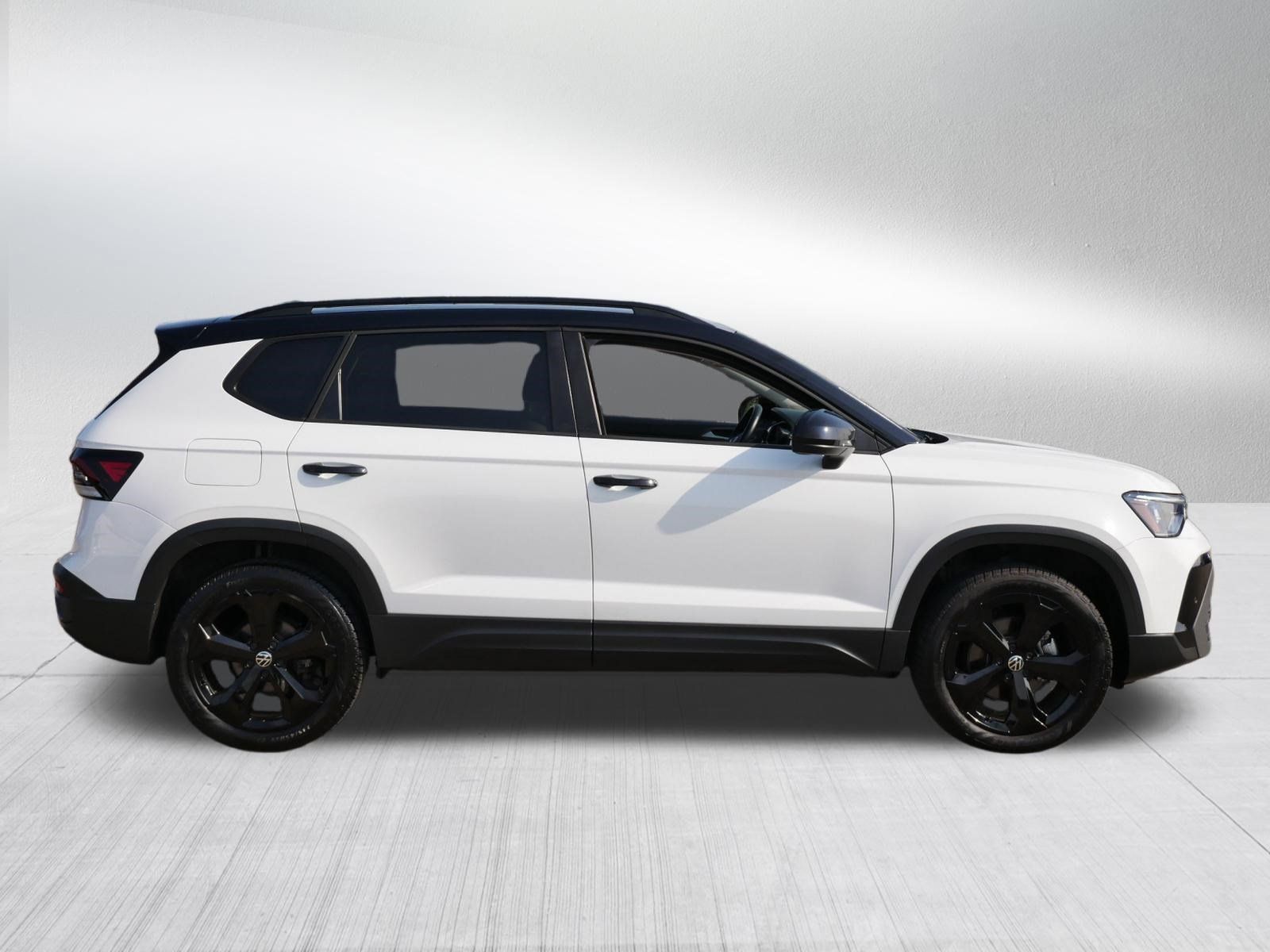 Certified 2025 Volkswagen Taos SE AWD/4WD image 8