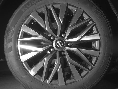 Used 2025 Nissan Altima 2.5 SV FWD image 15