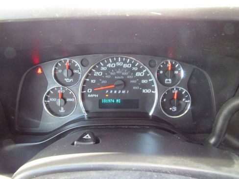 Used 2016 Chevrolet Express 2500 RWD image 34