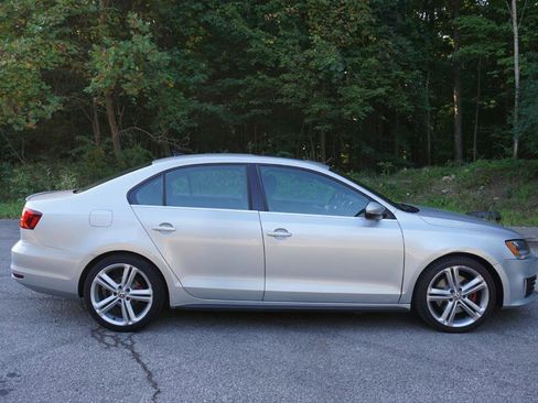 Used 2015 Volkswagen Jetta GLI SE FWD image 6