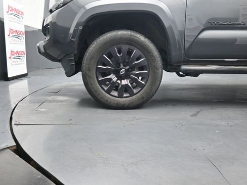 Used 2021 Toyota Tacoma Limited w/ Nightshade Package AWD/4WD image 15