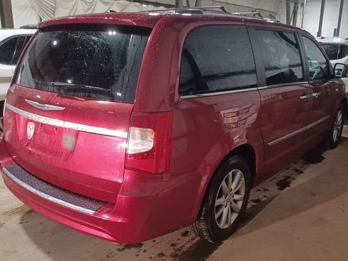 Used 2014 Chrysler Town & Country Touring-L image 2