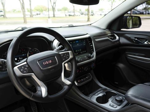 Used 2023 GMC Acadia SLT image 16