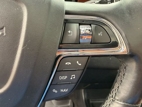 Used 2019 Lincoln Navigator Select RWD image 12