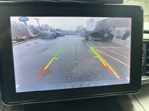 Used 2021 Ford Explorer XLT w/ Equipment Group 202A image 24