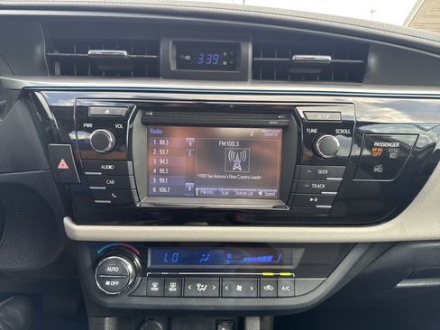 Used 2016 Toyota Corolla LE image 18