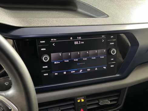 Used 2022 Volkswagen Taos SE image 16