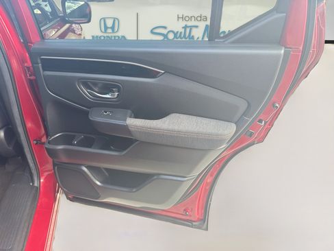 Certified 2024 Honda Pilot Sport image 30