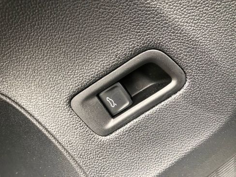 New 2025 Volkswagen Atlas Cross Sport SE AWD/4WD image 12