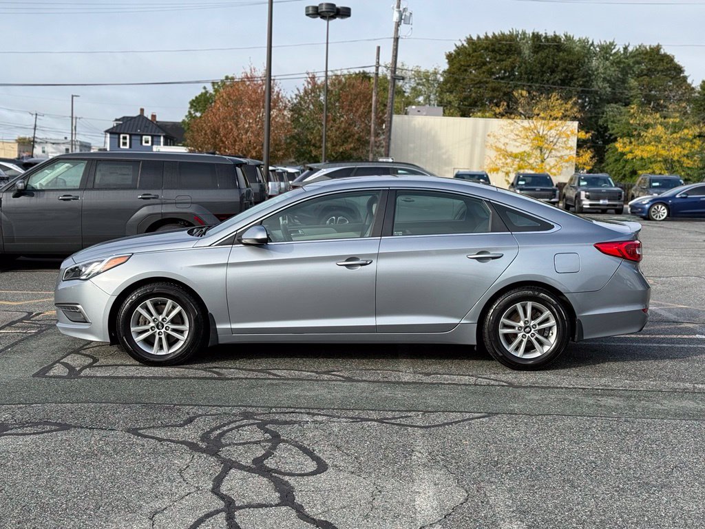Used 2015 Hyundai Sonata SE FWD image 2