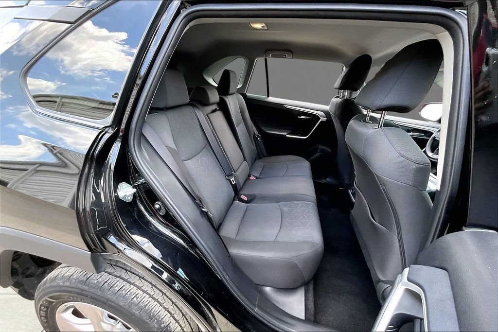 Used 2025 Toyota RAV4 XLE AWD/4WD image 22