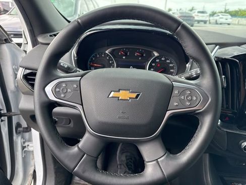 Used 2023 Chevrolet Traverse LT image 4