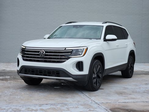 Used 2024 Volkswagen Atlas SE w/ Black Wheel Package FWD image 5