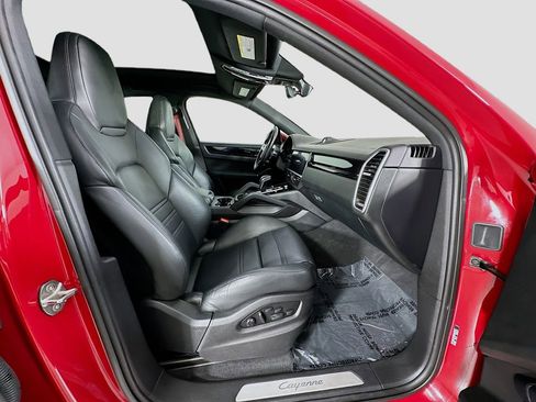 Used 2022 Porsche Cayenne Coupe image 31