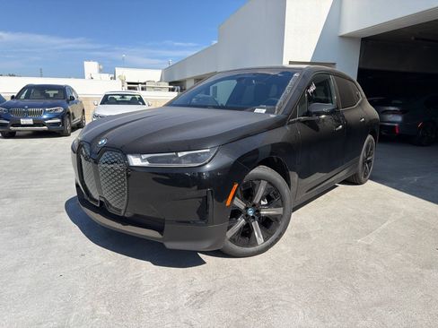 Used 2024 BMW iX xDrive50 AWD/4WD image 3