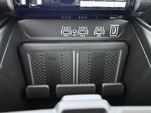 Used 2025 RAM 3500 Limited AWD/4WD image 33