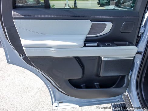 Used 2025 Ford Expedition Platinum w/ Platinum Ultimate Package AWD/4WD image 23