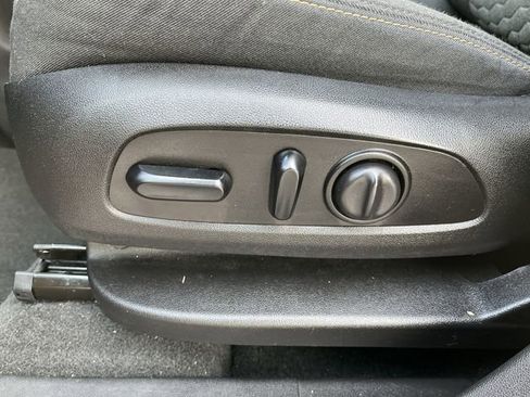 Used 2018 Chevrolet Equinox LT image 16