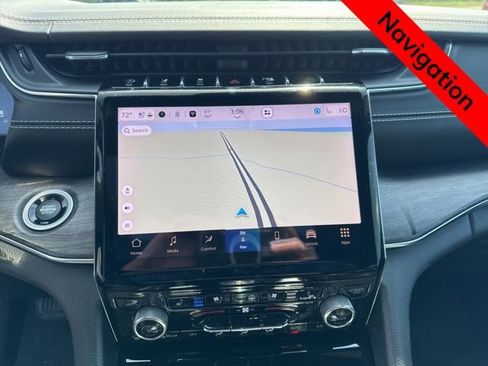 Used 2022 Jeep Grand Cherokee Overland w/ Luxury Tech Group IV AWD/4WD image 11