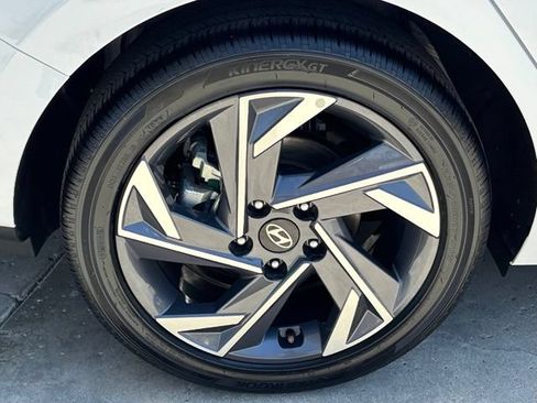 Used 2025 Hyundai Elantra SEL FWD image 30