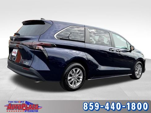 Used 2024 Toyota Sienna XLE FWD image 10