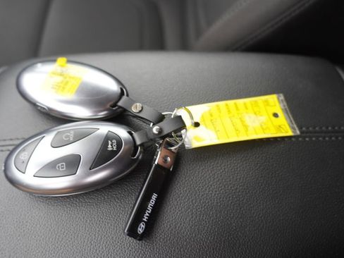 Used 2026 Hyundai Tucson SEL FWD image 2