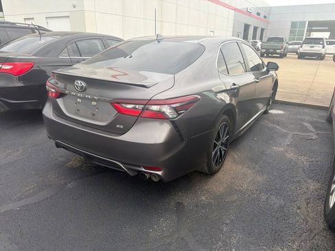 Used 2021 Toyota Camry SE FWD image 2