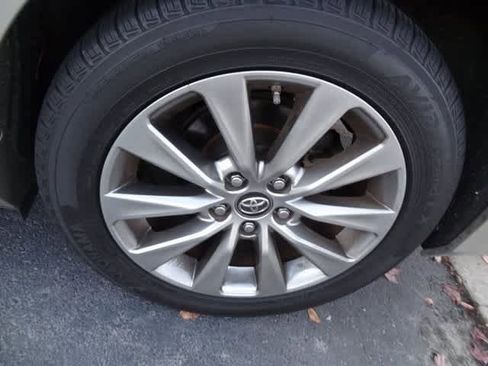 Used 2017 Toyota Camry XLE image 15