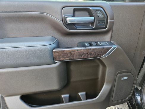 Used 2022 GMC Sierra 2500 Denali w/ Denali Black Diamond Edition image 16