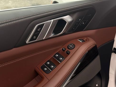 Used 2025 BMW X5 xDrive50e image 23