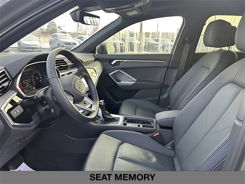 Used 2025 Audi Q3 2.0T Premium Plus w/ Premium Plus Package image 18