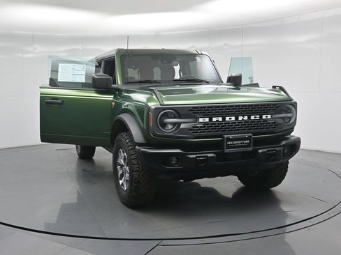 Certified 2025 Ford Bronco Badlands AWD/4WD image 32